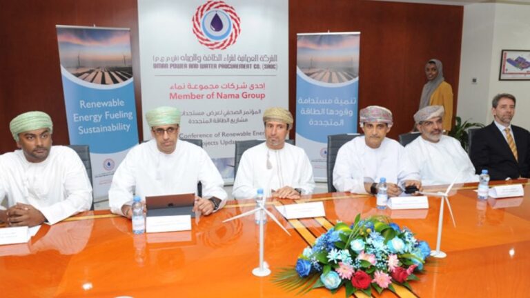 سلطنة عمان: إرساء مناقصة مشروع طاقة شمسية بسعة 500 ميجاواط (عبري 2) على تحالف أكوا باوار