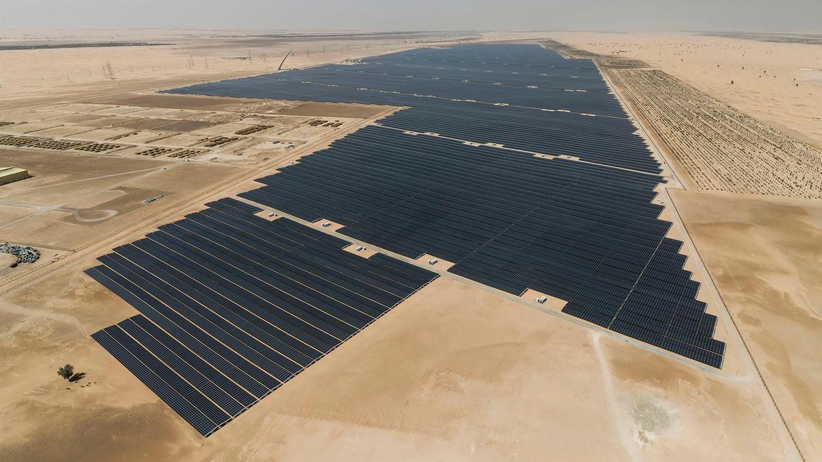  نور أبو ظبي: بدء التشغيل التجاري لأكبر محطة مستقلة للطاقة الشمسية الكهروضوئية في العالم بقدرة 1.177 جيجاواط