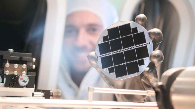 معهد فرانهوفر الألماني للطاقة الشمسية ينجح بتصنيع خلايا كهروضوئية بكفاءة 34.1%