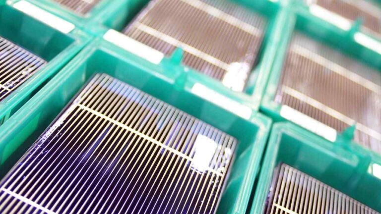 سباق المساحة و القدرة يبدأ ما بين مصنعي الخلايا الشمسية الكهروضوئية في الصين