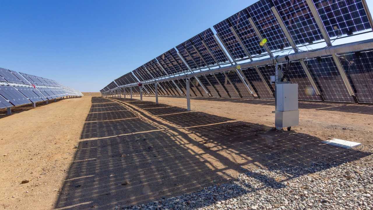 أكوا باور السعودية تحصل على مشروع كوم أمبو للطاقة الشمسية في مصر بقدرة 200 ميجاواط