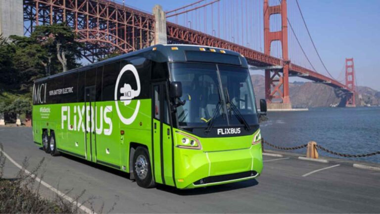 أول حافلة ركاب كهربائية مخصصة للسفر بين المدن في كاليفورنيا الأمريكية