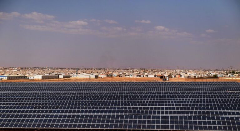 محطة طاقة شمسية في الأزرق في الأردن