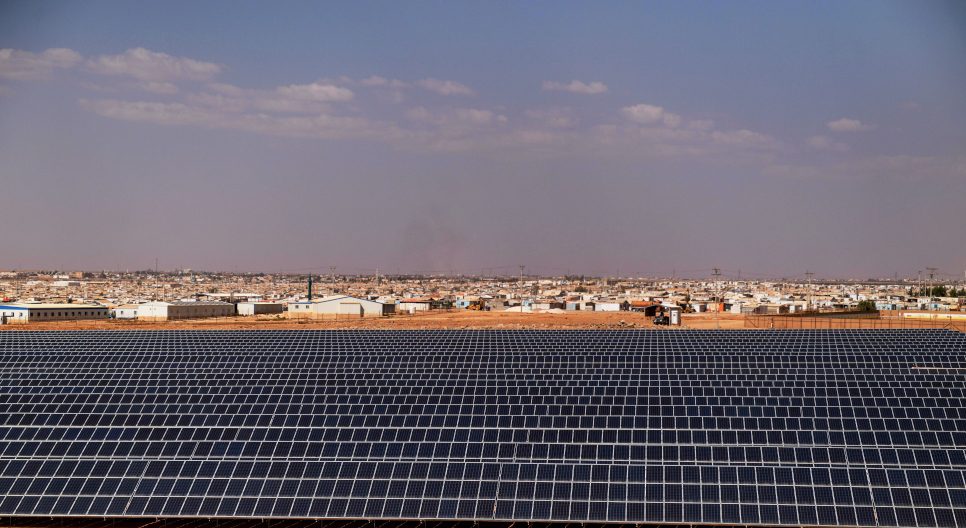 الأردن: تشغيل محطة طاقة شمسية كهروضوئية بقدرة 2 ميجاواط لتزويد مخيم الأزرق للاجئين