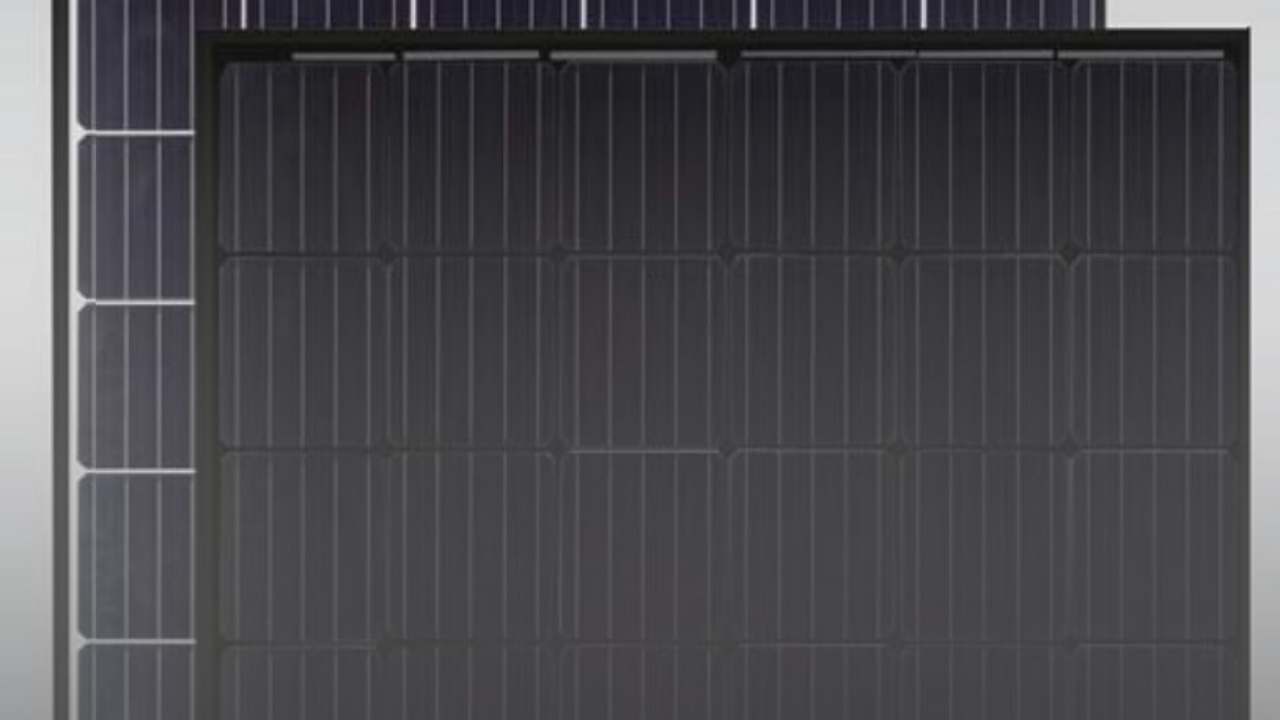 لوح شمسي جديد من جنكو سولار أسود بالكامل بقدرة تصل إلى 405 واط مخصص للقطاع السكني