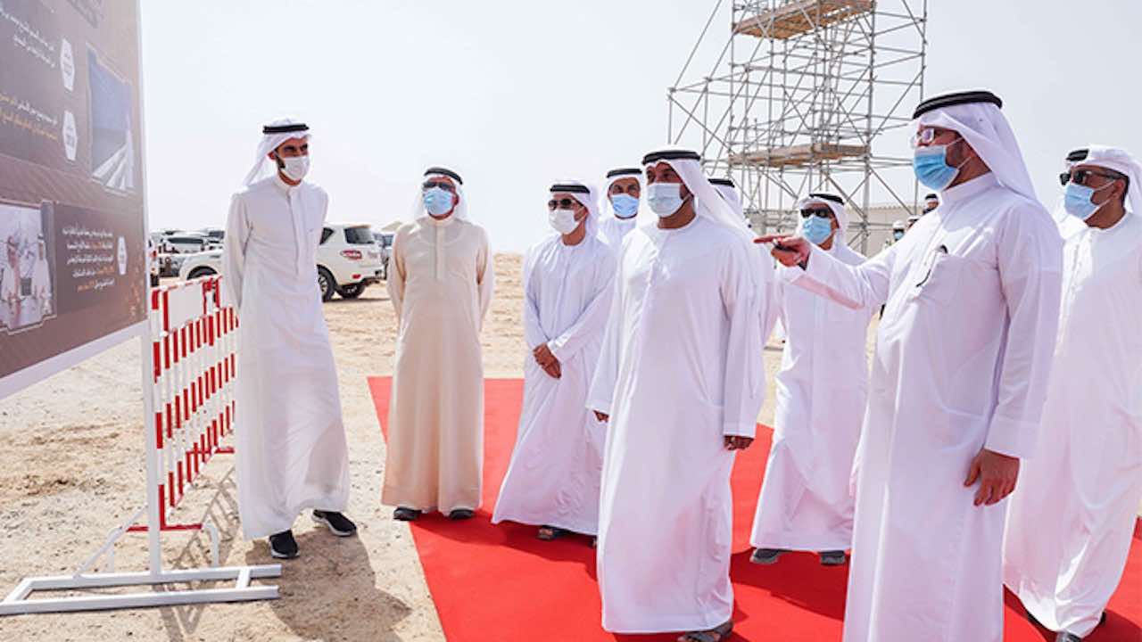  الإمارات: رفع وتركيب المُستقبل الشمسي في البرج الشمسي في مجمع محمد بن راشد آل مكتوم للطاقة الشمسية