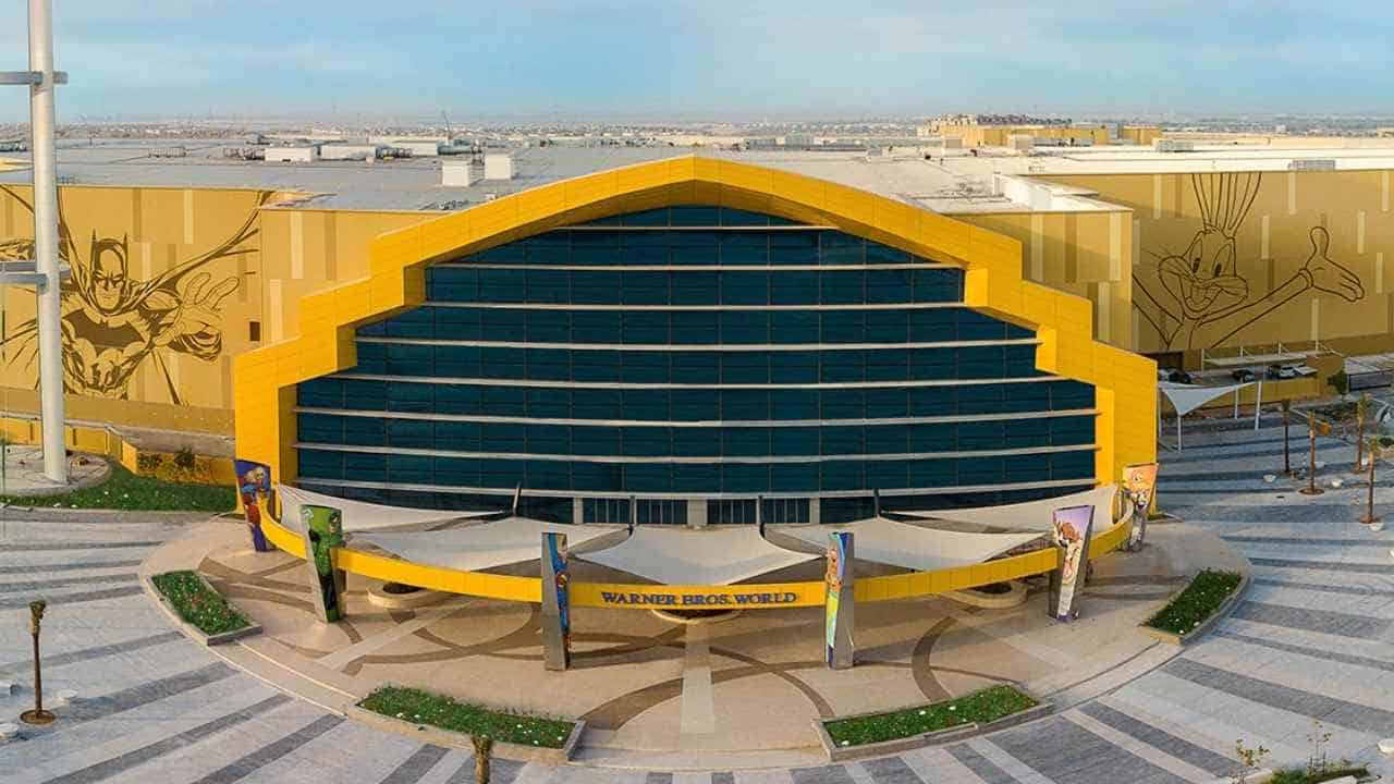  الإمارات: مصدر وميرال توقعان اتفاقية لتطوير أكبر مشروع طاقة شمسية على أسطح المباني في المدينة الترفيهية «وارنر براذرز ورلد» في أبوظبي