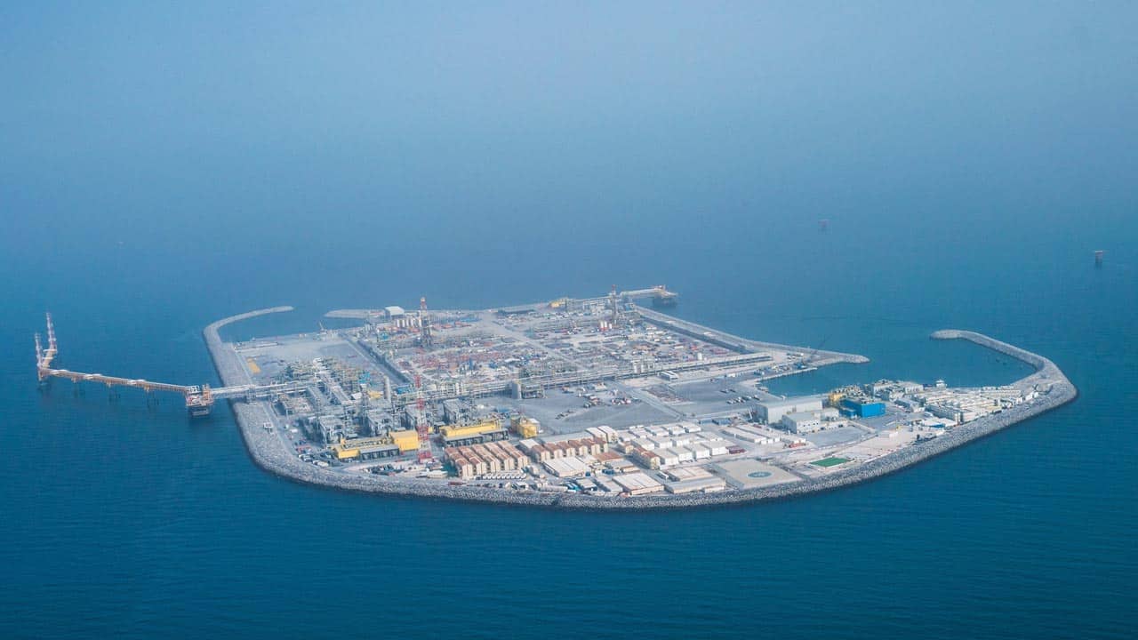  الإمارات: أدنوك تعلن عن مشروع استراتيجي بالتعاون مع مجموعة طاقة لإمداد عمليات “أدنوك البحرية” بالكهرباء النظيفة وخفض انبعاثاتها الكربونية بنسبة 30%