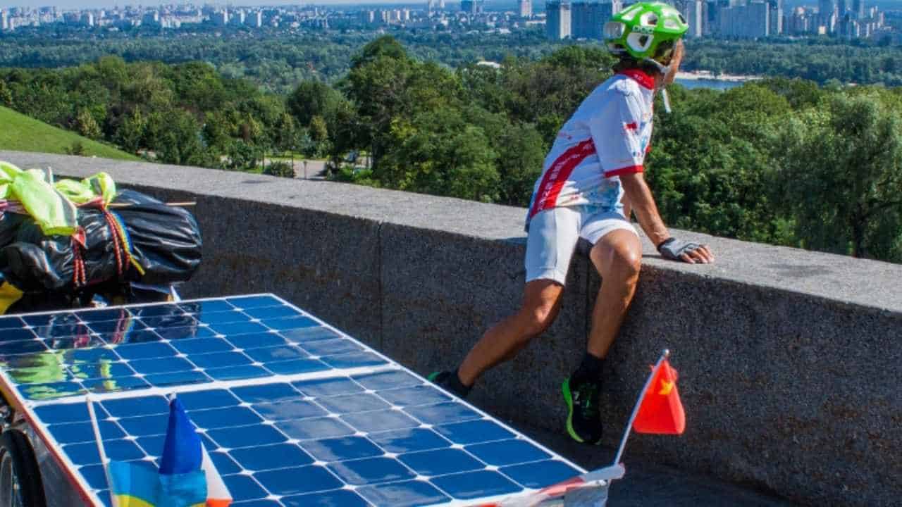 رحلة الشمس: ماراثون لاكتشاف أوروبا بطريقة شاملة ومستدامة يجمع بين ركوب الدراجات والطاقة المتجددة