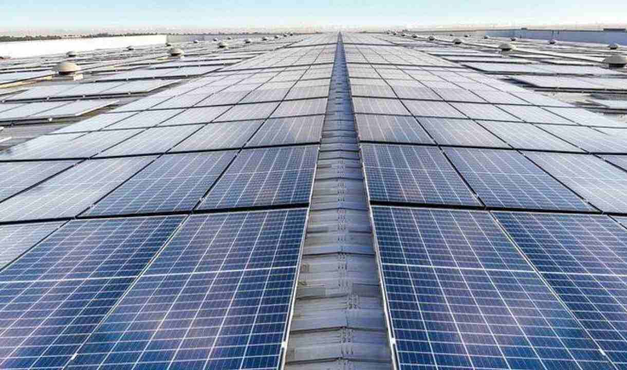  الإمارات: شركة أمازون تفتتح أول محطة شمسية باستطاعة 2.8 ميجاواط على سطح مستودعها
