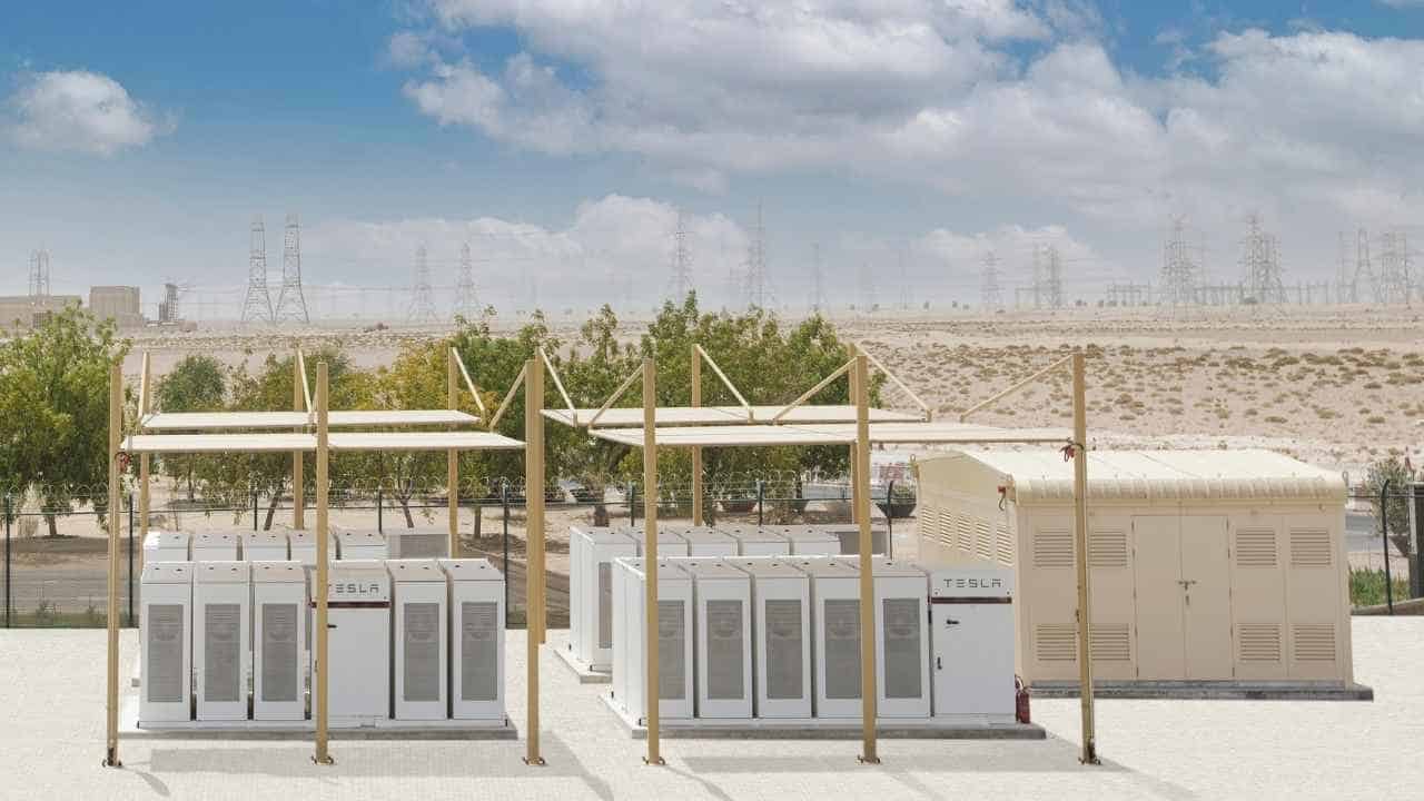  هيئة كهرباء ومياه دبي تدشن مشروعاً تجريبياً لتخزين الطاقة باستخدام بطاريات الليثيوم أيون من تسلا