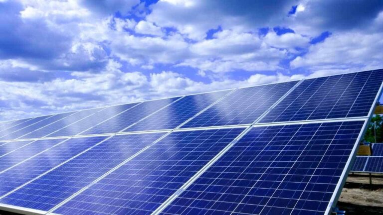 شركة سعودية تستثمر في الطاقة الشمسية