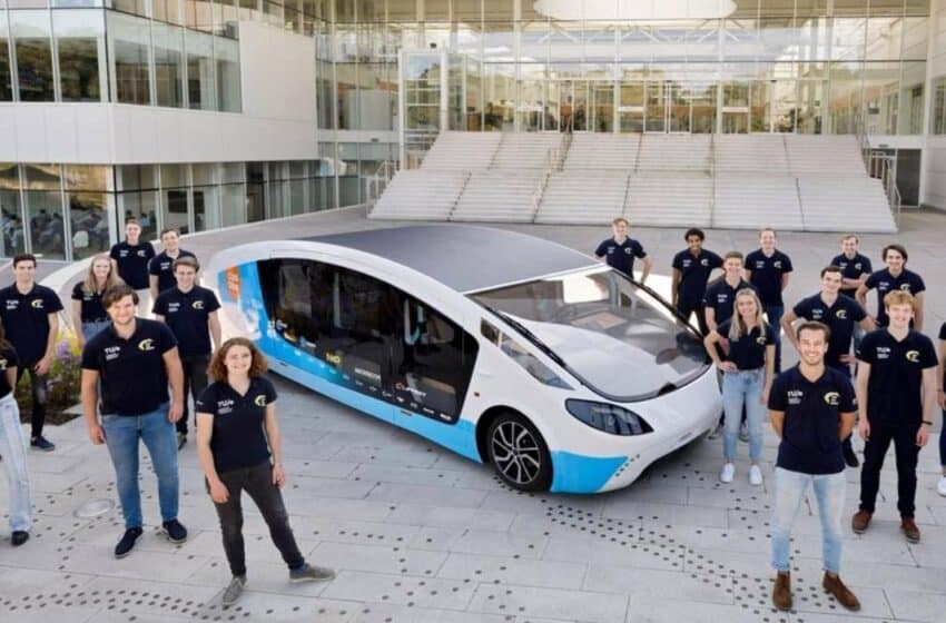  هولندا: طلاب جامعة أيندهوفن التقنية يختبرون عربة نقل تعمل بالطاقة الشمسية