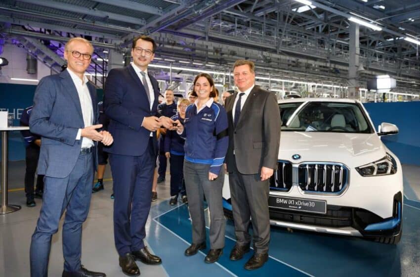  ألمانيا: بي أم دبليو ترفع وتيرة إنتاج سياراتها الكهربائية بتصنيع سيارة آي إكس 1 في مصنع ريغنسبورغ