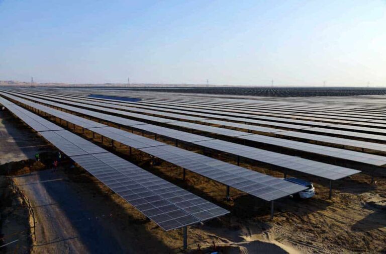 محطة للطاقة الشمسية في الإمارات