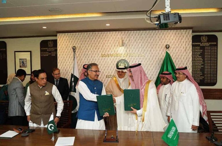 رئيس الصندوق السعودي للتنمية يوقع اتفاقية لتمويل مشروع سد مهمند في باكستان