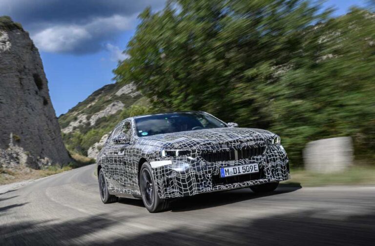 سيارة BMW i5 التي ستطلقها الشركة في الأسواق في أكتوبر 2023
