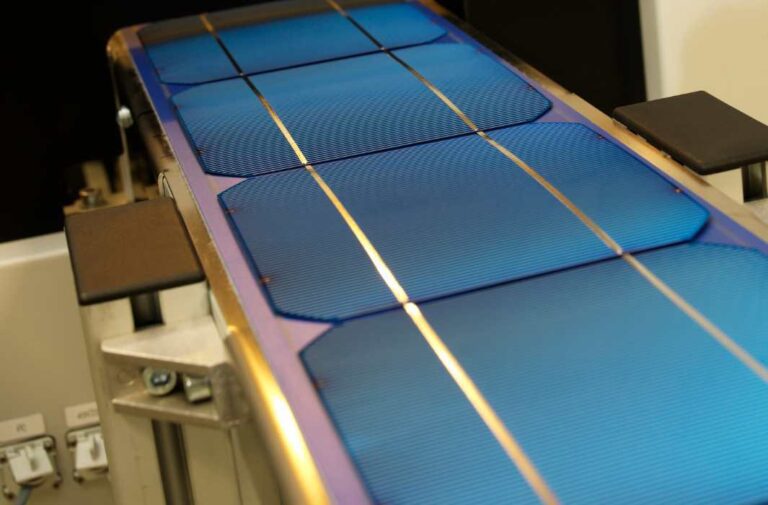 مصنع للخلايا الشمسية
