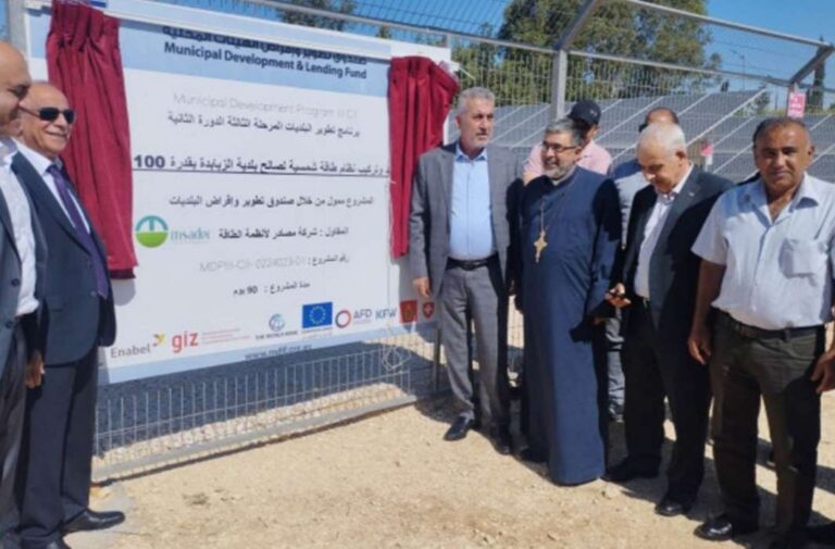 جانب من افتتاح محطة الطاقة الشمسية في بلدة الزبابدة image source: alwatan voice