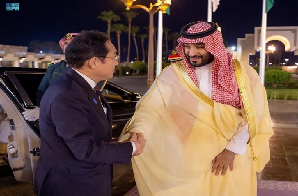 ولي العهد السعودي خلال استقبال رئيس الوزراء الياباني. (واس) :Image Source