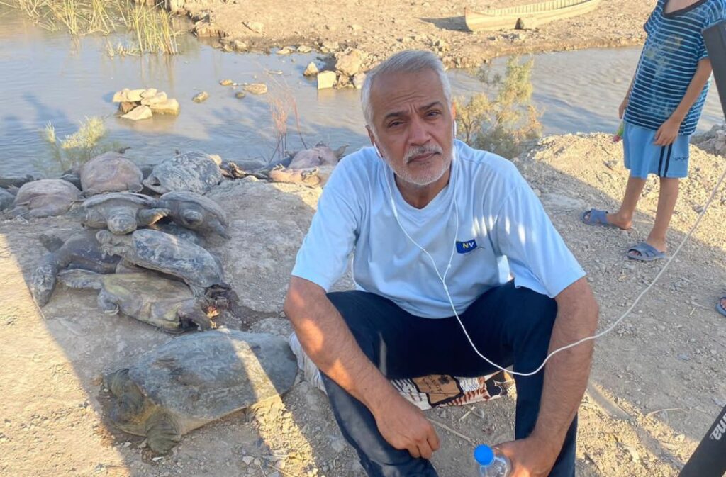الناشط البيئي العراقي أحمد صالح نعمة الذي لفت النظر إلى الكارثة البيئية التي تواجه الرفش