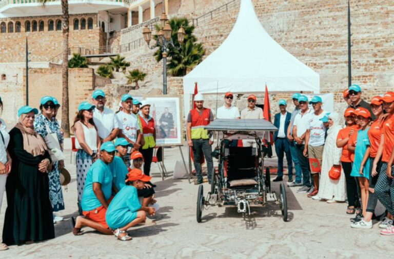 المغامران لدى وصولهما طنجة