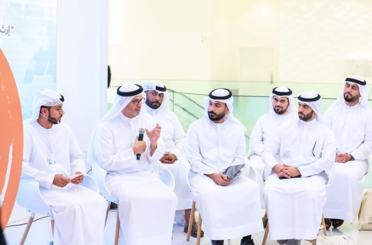 سعيد محمد الطاير، العضو المنتدب الرئيس التنفيذي لهيئة كهرباء ومياه دبي يتحدث خلال الحلقة النقاشية