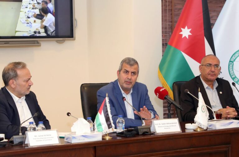 وزير الطاقة الأردني يدعو تجارب مختلف الدول في الطاقة المتجددة