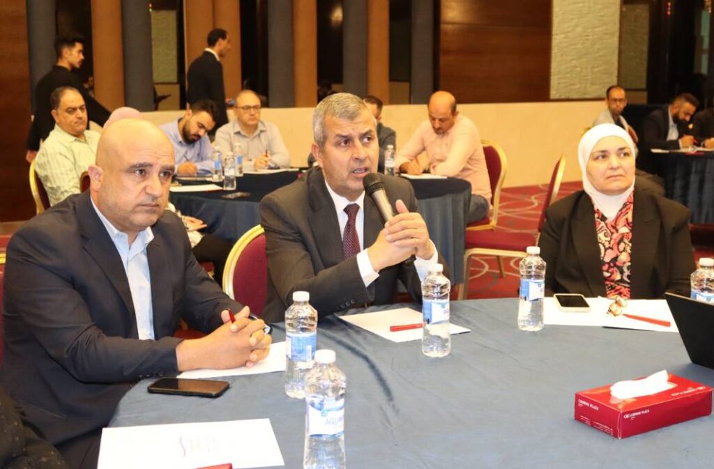 وزير الطاقة والثروة المعدنية الأردني صالح الخرابشة خلال حديثه في ورشه حول الهيدروجين الاخضر