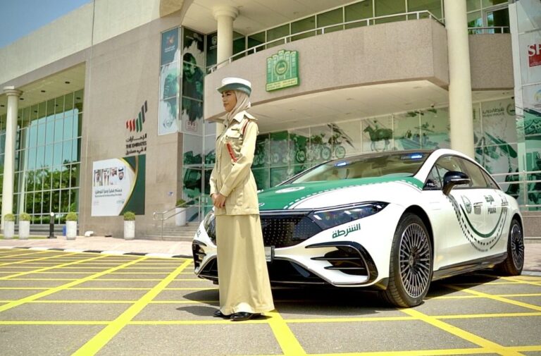 شرطة دبي تضم مرسيدس-بنز EQS 580