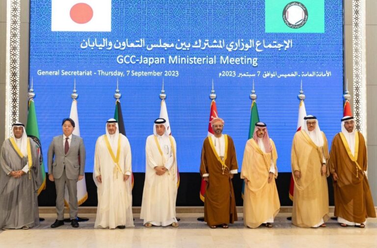 وزراء خارجية دول الخليج مع نظيرهم الياباني عقب اجتماع مشترك عقد الخميس في الرياض