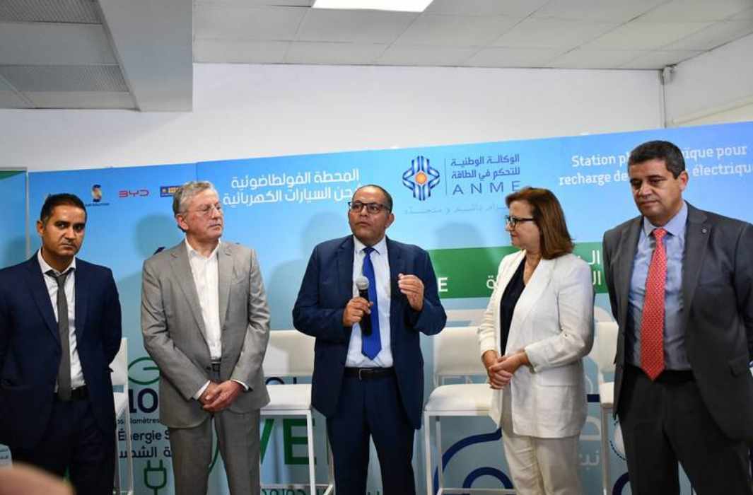 تدشين أول محطة لشحن السيارات الكهربائية في الوكالة الوطنية للتحكم في الطاقة في تونس
