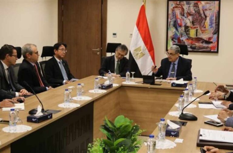 اجتماع وزير الكهرباء في مصر مع سفير اليابان في القاهرة لبحث سبل التعاون بين البلدين في قطاع الطاقة المتجددة والهيدروجين الأخضر
