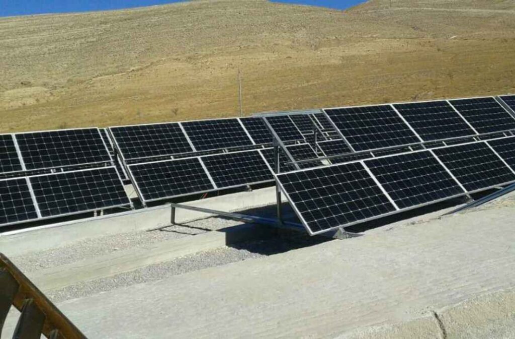 المحطة الشمسية في مشروع سقيا المياء في بئر وادي الشعب بدير عطية