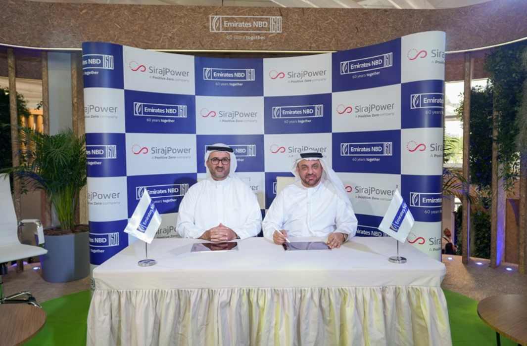 توقيع اتفاقية بين بنك الإمارات دبي الوطني وسراج باور في مؤتمر كوب 28
