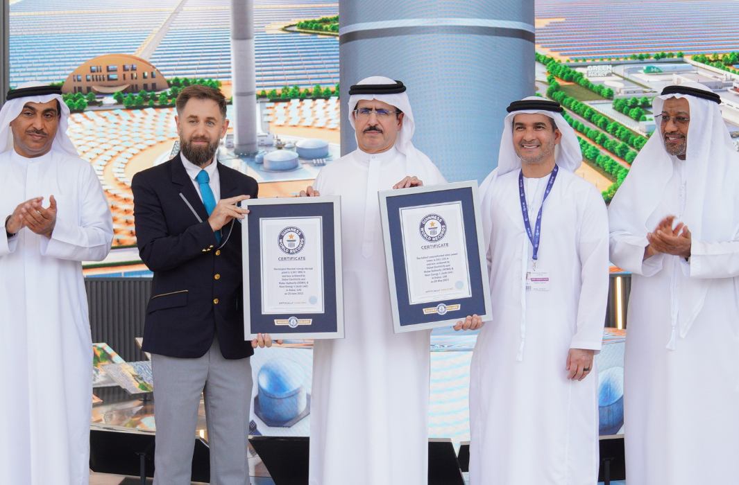 مجمع محمد بن راشد آل مكتوم للطاقة الشمسية الذي تنفذه هيئة كهرباء ومياه دبي يسجل رقمين قياسيين جديدين