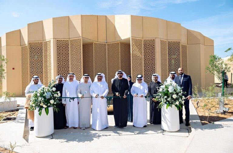 افتتاح مسجد الاستدامة في مدينة مصدر الإماراتية المصدر: (وام)