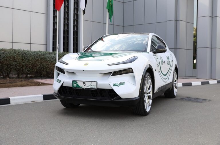 سيارة كهربائية ضمن أسطول شرطة دبي المصدر: صحيفة الاتحاد