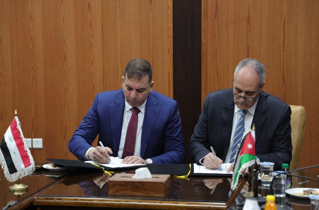 توقيع اتفاقية الربط الكهربائي الأردني العراقي المصدر: (بترا)