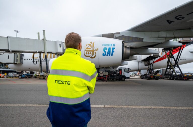 طيران الإمارات تستخدم وقودا مستداما لرحلاتها من أمستردام