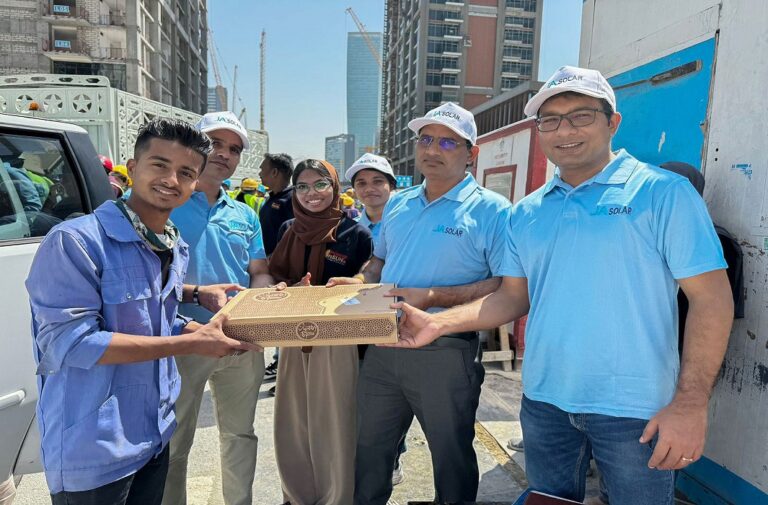 شركة JA Solar تتبرع بوجبات إفطار للعمال في مواقع الطاقة الشمسية بالإمارات العربية المتحدة