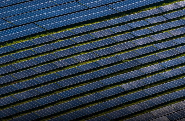 آميا باور تعلن الإغلاق المالي لمشروع دورنهوك للطاقة الشمسية الكهروضوئية بقدرة 120 ميجاواط في جنوب إفريقيا مصدر الصورة: AMEA Power
