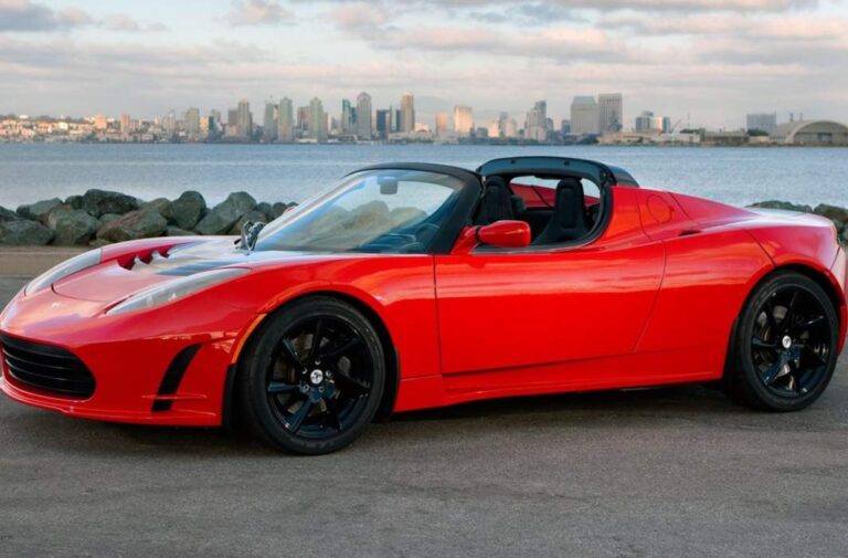 سيارة Tesla Roadster