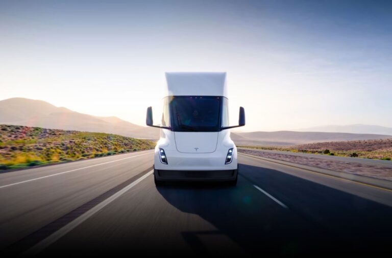 شاحنة Tesla Semi