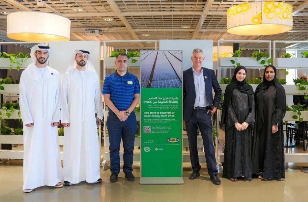 متاجر "ايكيا" في أبوظبي تنتقل كلياً للطاقة المتجددة باتفاق مع "كهرباء ومياه الإمارات"