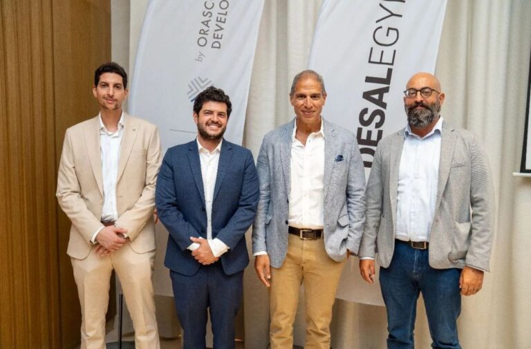 الجونة تطلق محطة تحلية مياه جديدة وتوقع اتفاقية لتوسيع الطاقة الشمسية