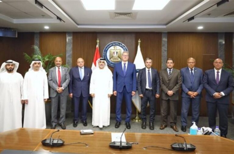 مصر وموانئ أبوظبي ترسمان خارطة طريق لتعاون استثماري واعد في الطاقة والبنية التحتية