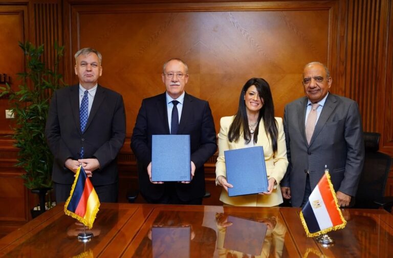 ألمانيا تدعم الطاقة المتجددة والتعليم في مصر