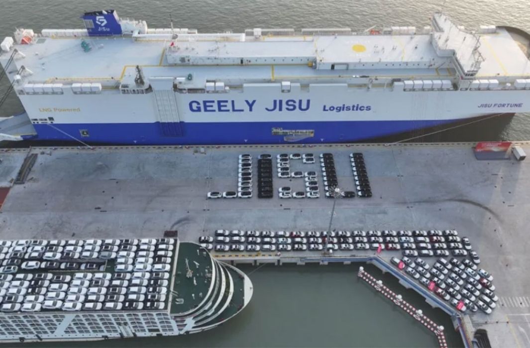 ناقلة السيارات الضخمة التابعة لـ"جيلي أوتو" (Port of Suzhou)