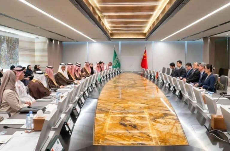 السعودية والصين ترسمان مساراً جديداً للتعاون المناخي والطاقة النظيفة قبيل كوب 30